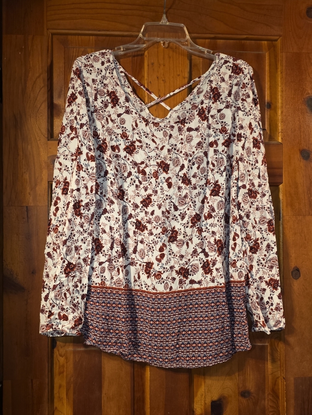 SzXL Floral Boho Long-Sleeve Flowy Top in White and Burgandy